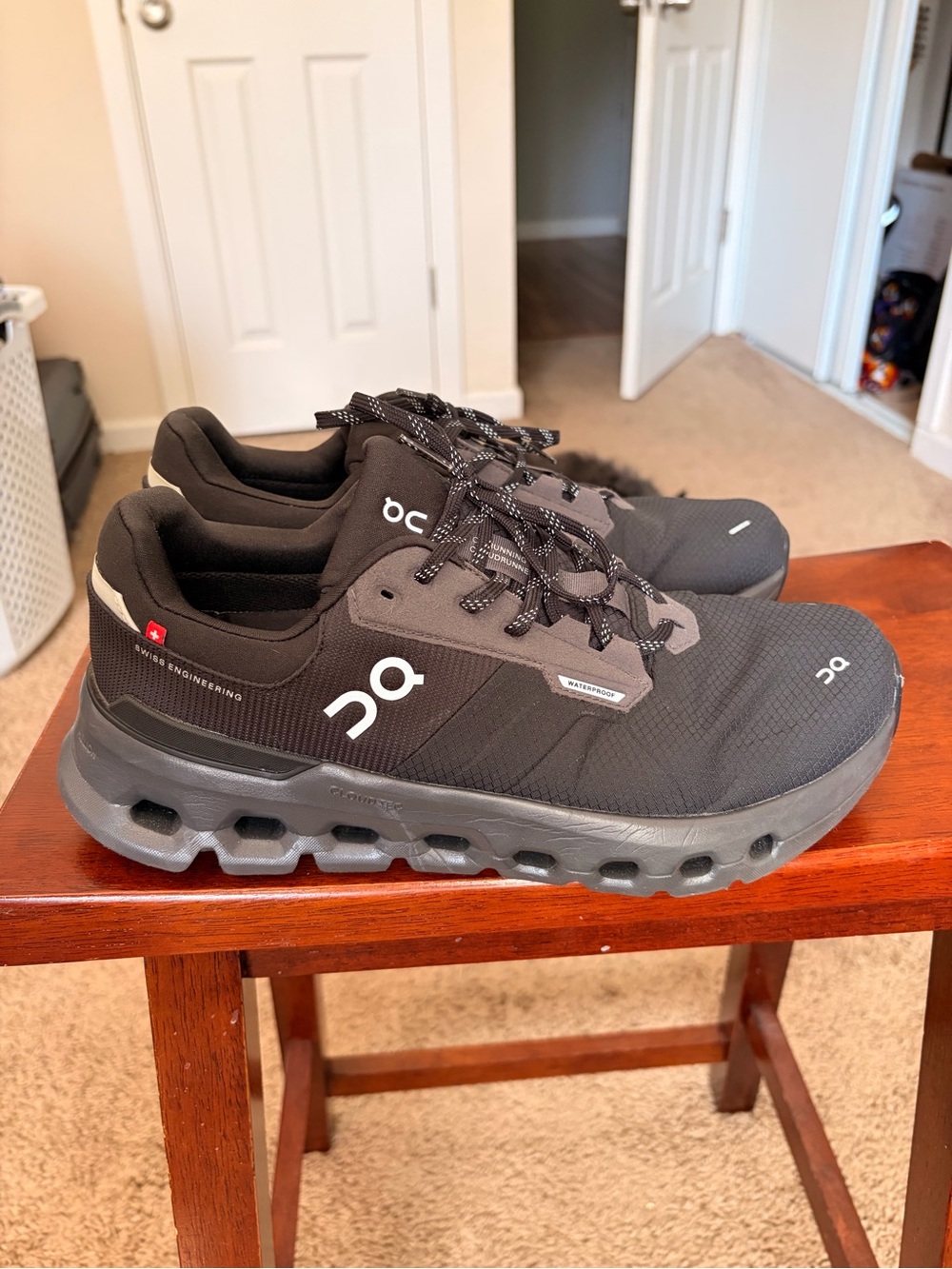 On Running Cloudrunner 2 Waterproof women’s size 10